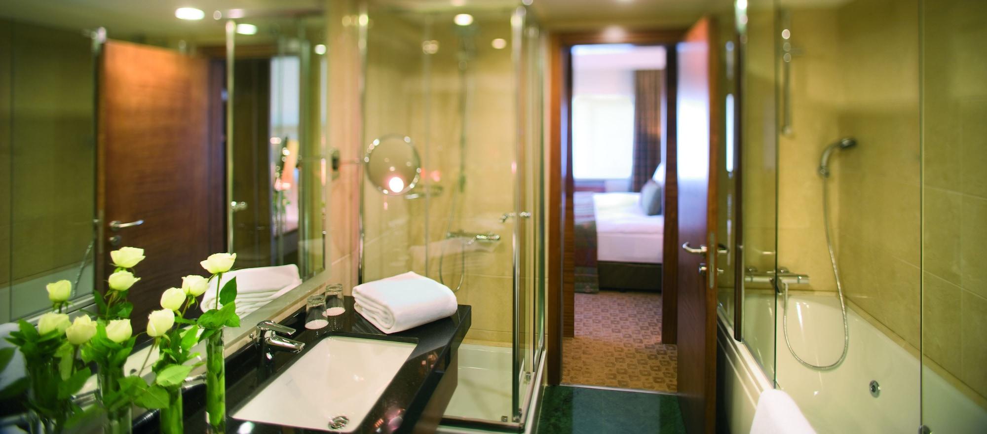 Mövenpick Otel 5*